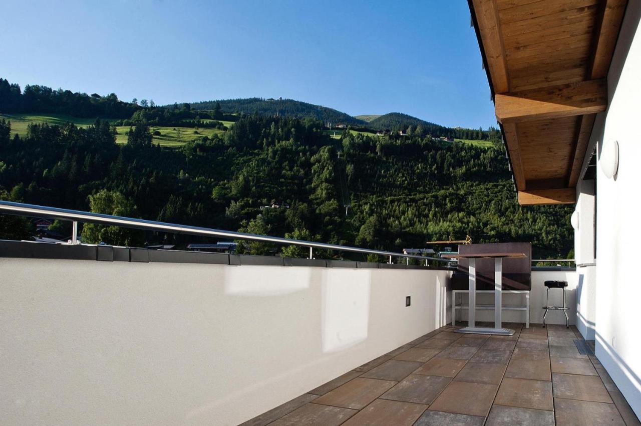 Apartment In Neukirchen With A Carport Neukirchen am Großvenediger Exteriör bild