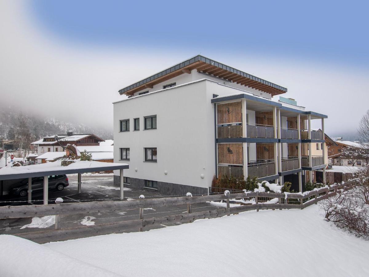 Apartment In Neukirchen With A Carport Neukirchen am Großvenediger Exteriör bild